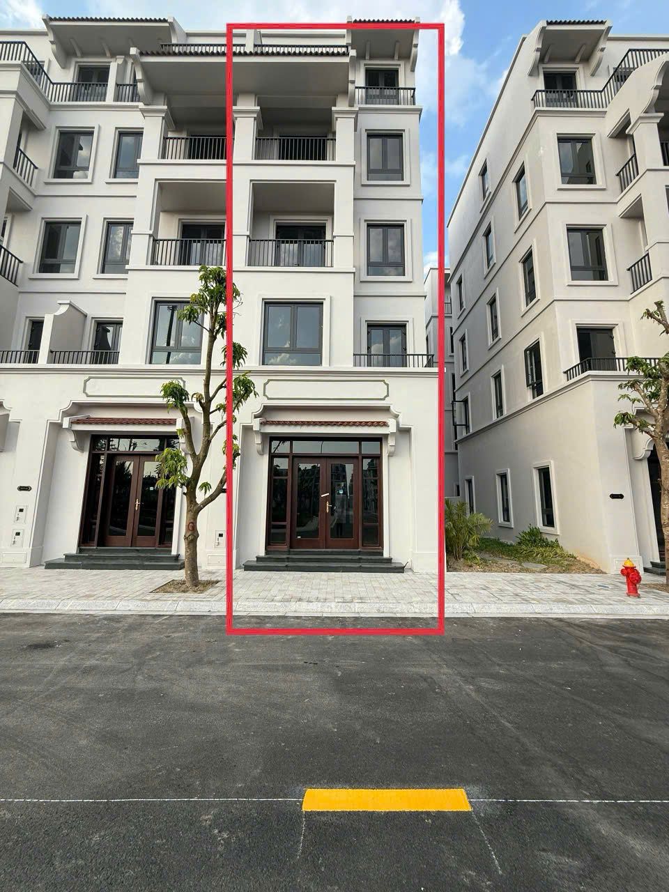 Bán cắt lỗ 2 tỷ nhà liền kề xẻ khe mặt tiền 5m view công viên phân khu Cát Tường Vinhomes Global Gate Cổ Loa