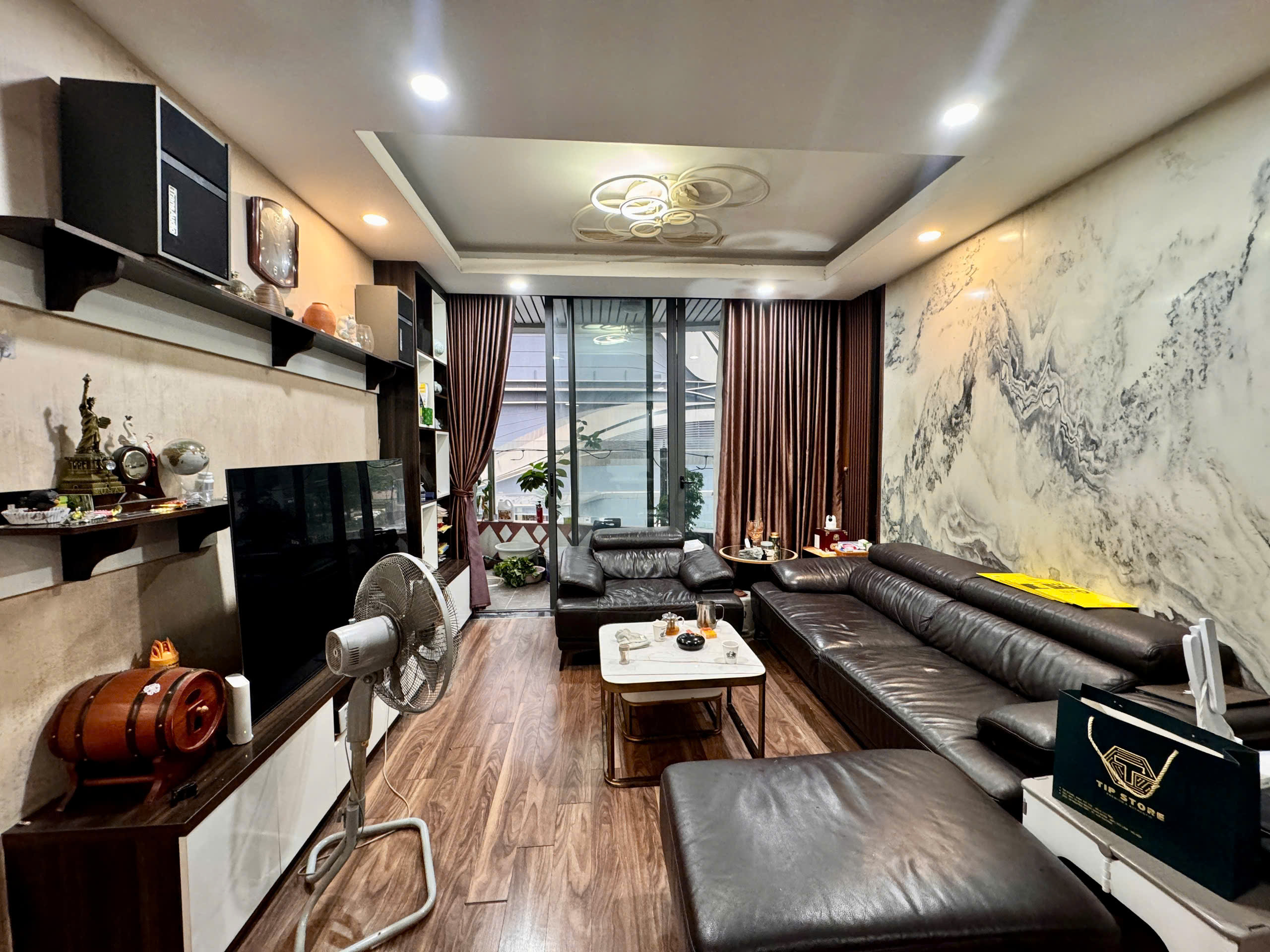 Cho thuê căn hộ 4 phòng ngủ diện tích 136m² tại N01T8 - chung cư Ngoại giao đoàn, đầy đủ nội thất