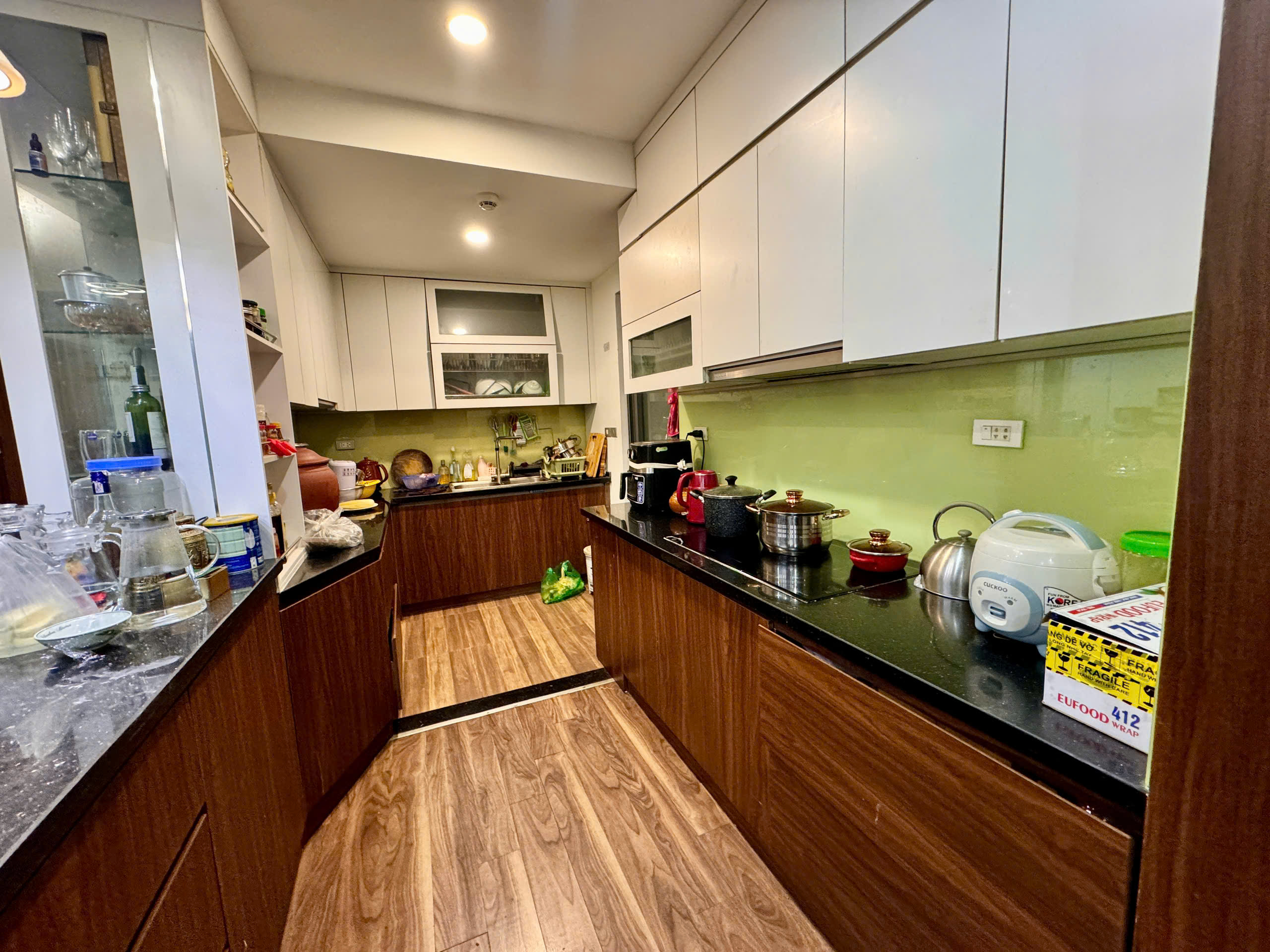 Cho thuê căn hộ 4 phòng ngủ diện tích 136m² tại N01T8 - chung cư Ngoại giao đoàn, đầy đủ nội thất