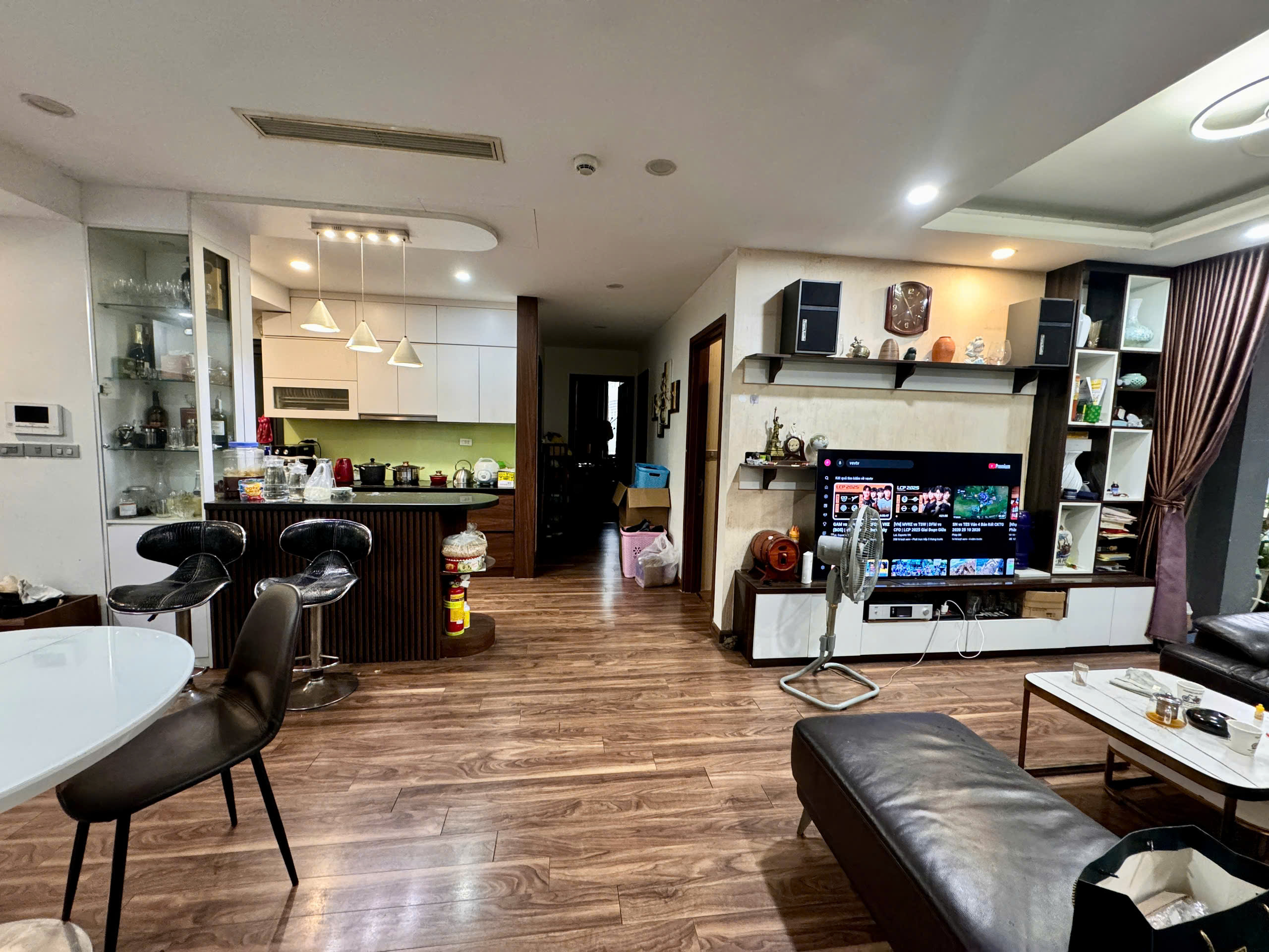 Cho thuê căn hộ 4 phòng ngủ diện tích 136m² tại N01T8 - chung cư Ngoại giao đoàn, đầy đủ nội thất