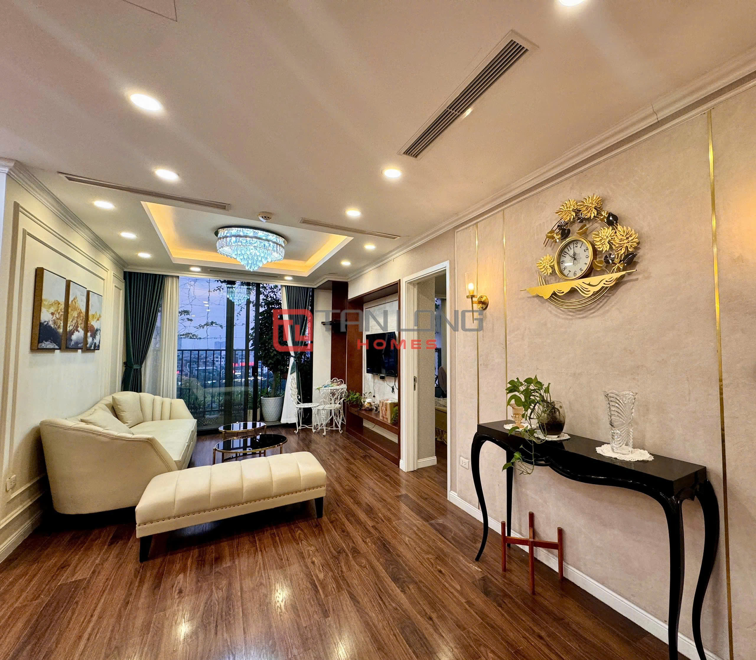 Cho thuê căn hộ 132m² view hồ Nguyễn Đình Thi, nội thất cao cấp tại N01T1