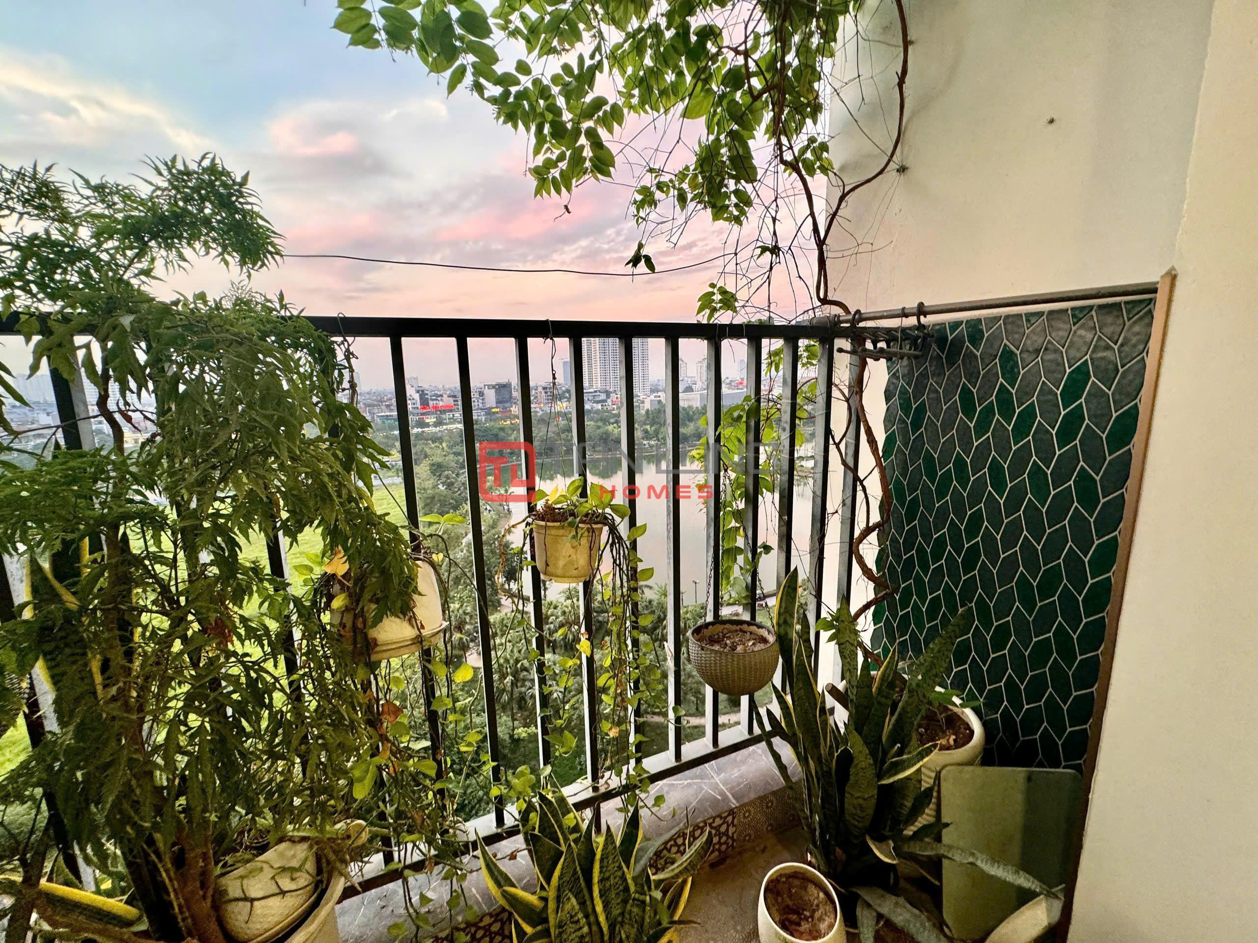 Cho thuê căn hộ 132m² view hồ Nguyễn Đình Thi, nội thất cao cấp tại N01T1