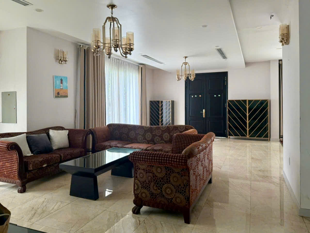 Cho thuê biệt thự đơn lập, diện tích sử dụng 600m² view sông trung tâm Vinhomes Riverside, full nội thất cao cấp