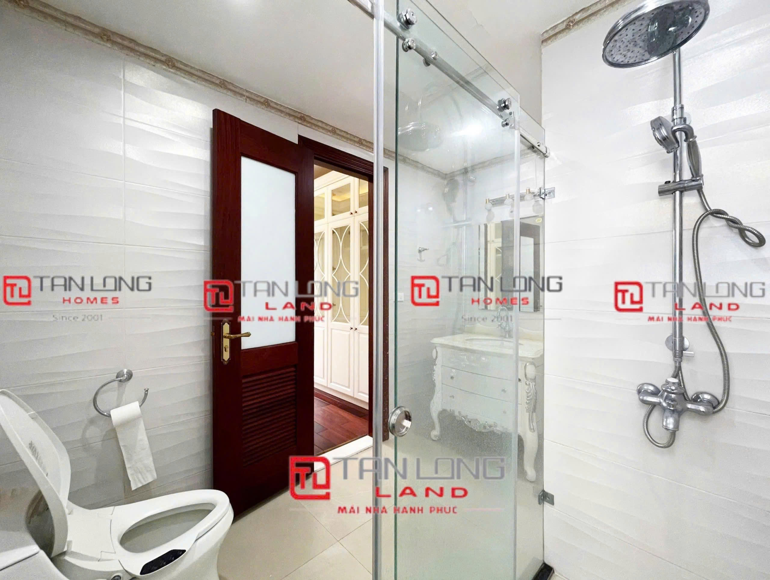 Cho thuê biệt thự đơn lập view sông Vinhomes Riverside, full nội thất tân cổ điển