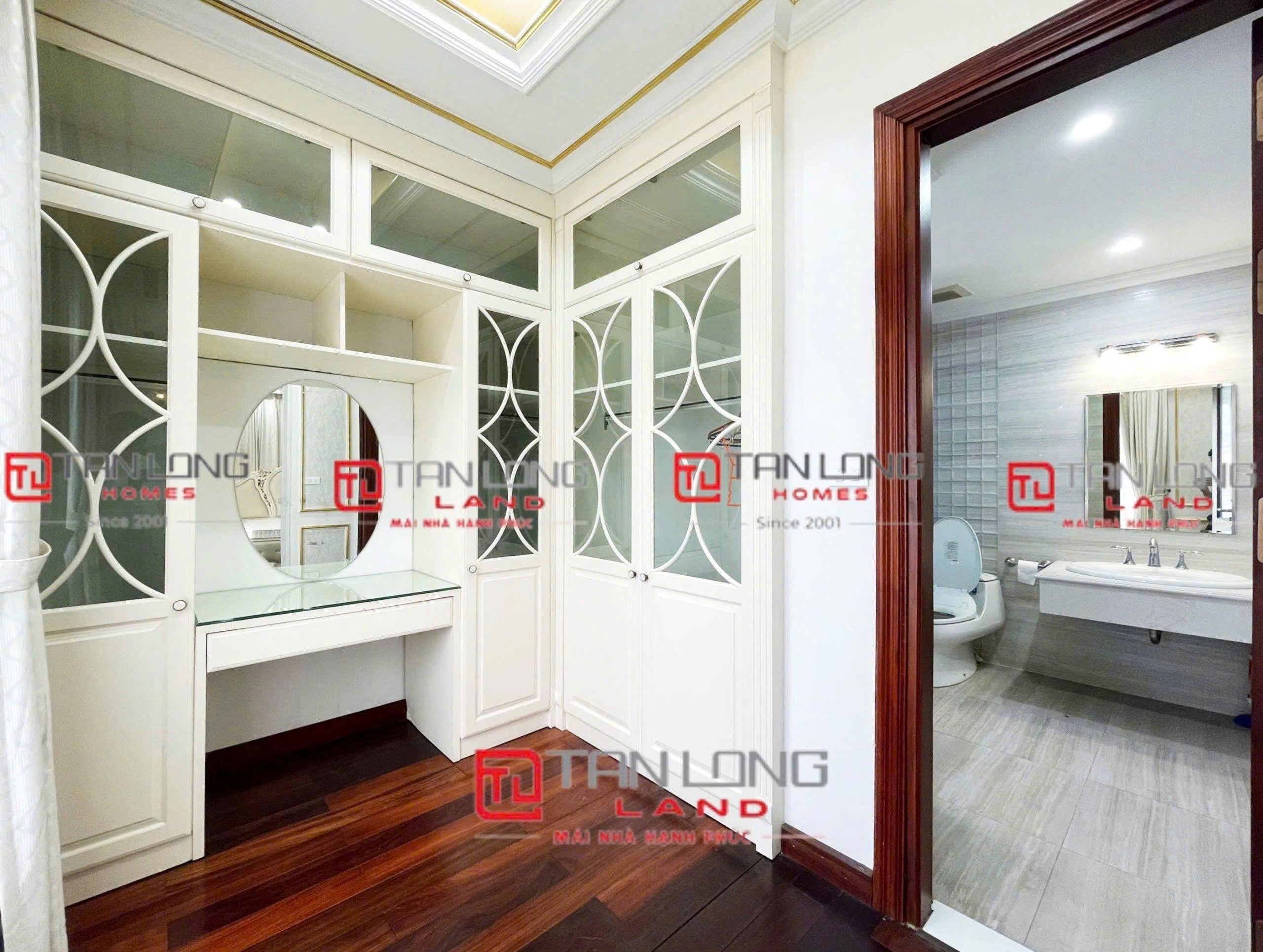Cho thuê biệt thự đơn lập view sông Vinhomes Riverside, full nội thất tân cổ điển