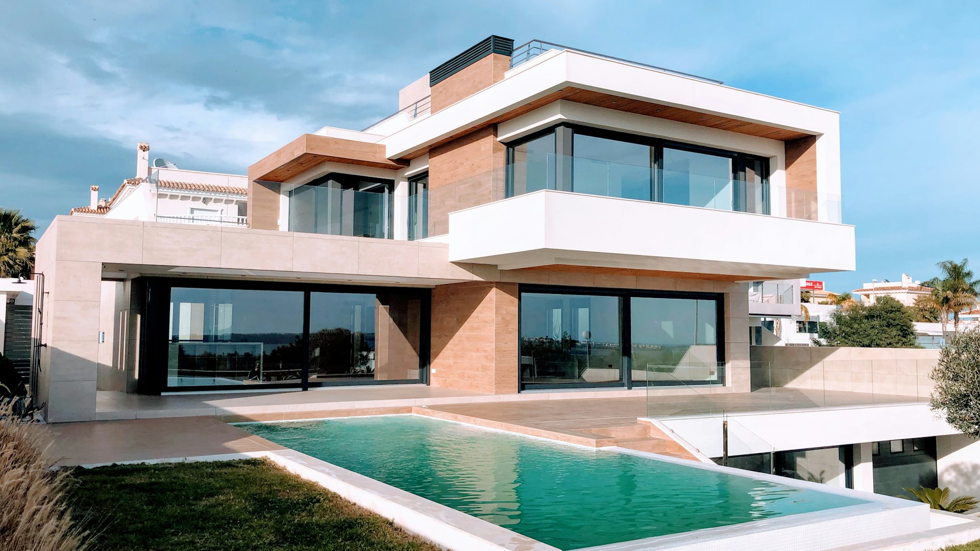 01_luxury_villa_pool